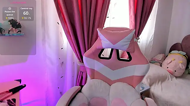 Snapshot of sweetfoxy_17 chatting on April 2026 07:36:01 PM sweetfoxy 17 online show from April 2026 07:36:01 PM