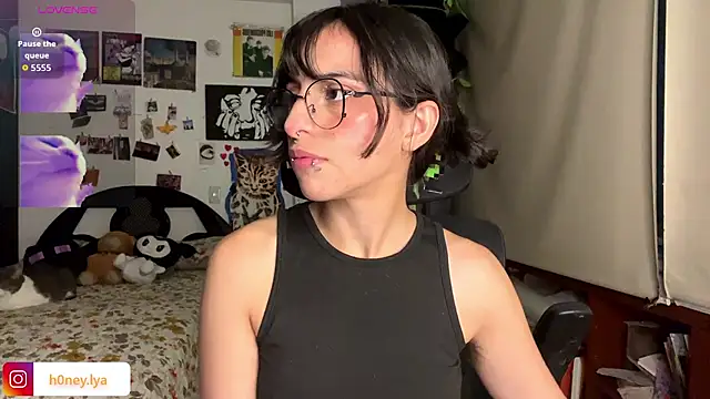 Snapshot of B0nnie_H0ney chatting on April 2026 02:24:02 AM B0nnie H0ney online show from April 2026 02:24:02 AM