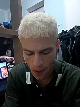 Snapshot of dany_hardy chatting on October 2025 06:11:02 AM dany hardy online show from October 2025 06:11:02 AM