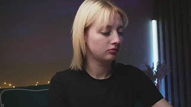 milasmiu online show from February 2025 04:05:01 PM