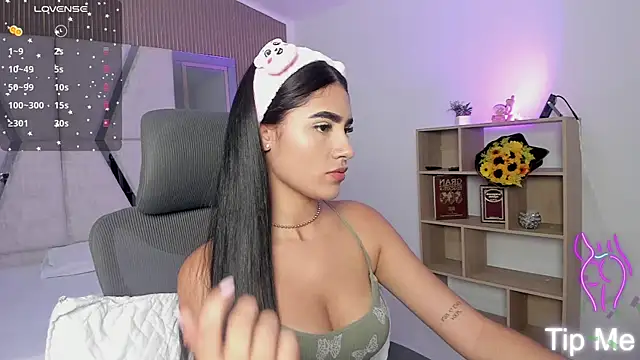 BellaaStorm online show from September 2025 01:13:01 PM