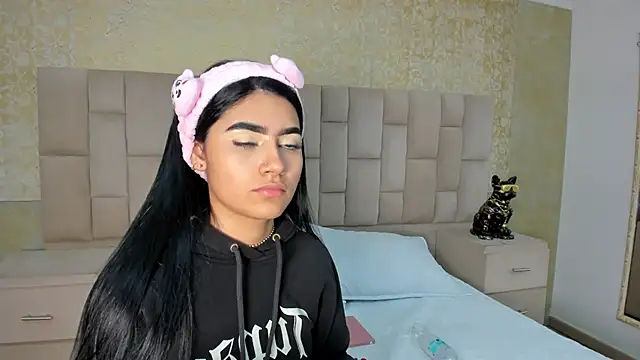 BellaaStorm online show from September 2025 01:04:01 PM