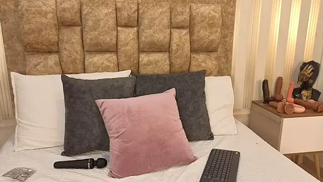 Snapshot of avis_lara chatting on December 2025 06:39:01 PM avis lara online show from December 2025 06:39:01 PM