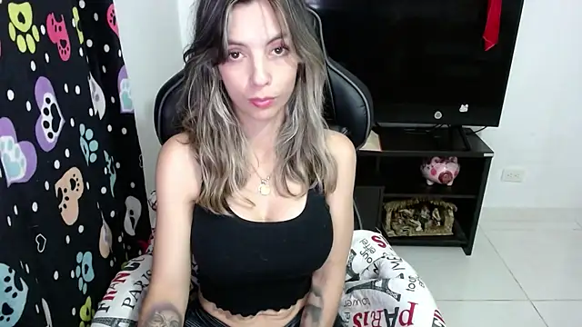 Snapshot of Princezzlove3 chatting on January 2025 10:13:02 PM Princezzlove3 online show from January 2025 10:13:02 PM