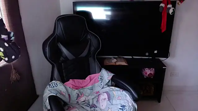 Snapshot of Princezzlove3 chatting on January 2025 09:02:01 PM Princezzlove3 online show from January 2025 09:02:01 PM