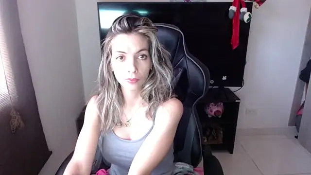 Snapshot of Princezzlove3 chatting on January 2025 08:18:01 PM Princezzlove3 online show from January 2025 08:18:01 PM