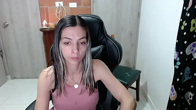 Snapshot of Princezzlove3 chatting on January 2025 02:48:01 AM Princezzlove3 online show from January 2025 02:48:01 AM