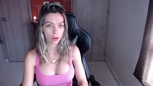 Snapshot of Princezzlove3 chatting on January 2025 02:17:02 PM Princezzlove3 online show from January 2025 02:17:02 PM