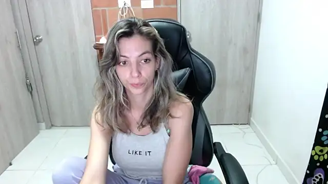 Snapshot of Princezzlove3 chatting on February 2025 09:52:01 PM Princezzlove3 online show from February 2025 09:52:01 PM