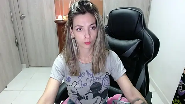 Snapshot of Princezzlove3 chatting on February 2025 02:06:02 AM Princezzlove3 online show from February 2025 02:06:02 AM