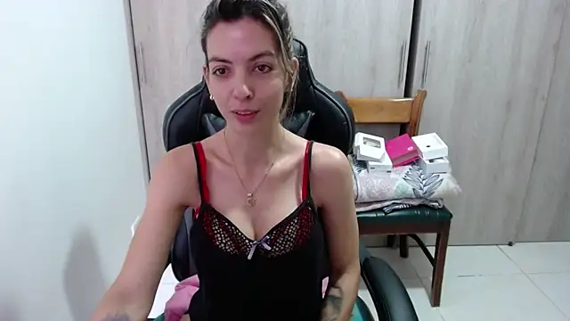 Snapshot of Princezzlove3 chatting on February 2025 02:52:02 PM Princezzlove3 online show from February 2025 02:52:02 PM