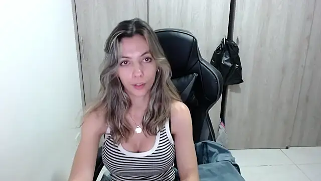 Snapshot of Princezzlove3 chatting on February 2025 02:58:01 AM Princezzlove3 online show from February 2025 02:58:01 AM