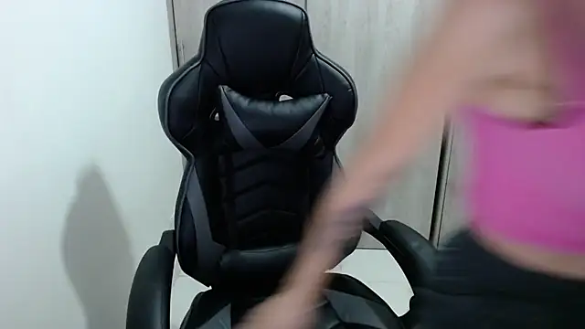 Snapshot of Princezzlove3 chatting on February 2025 12:05:02 AM Princezzlove3 online show from February 2025 12:05:02 AM