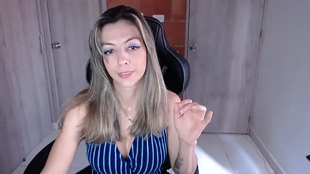 Snapshot of Princezzlove3 chatting on March 2025 03:35:01 PM Princezzlove3 online show from March 2025 03:35:01 PM