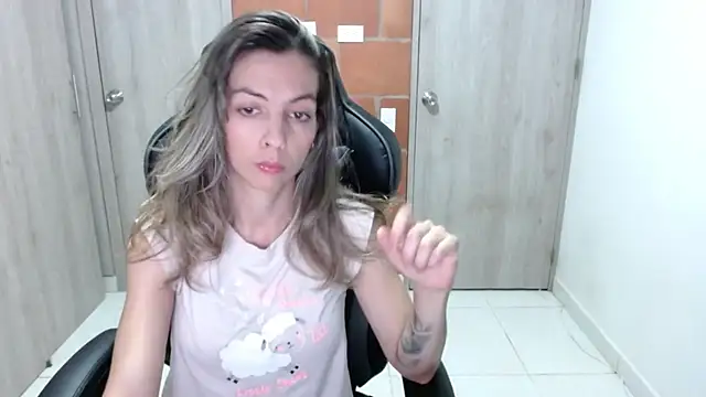 Snapshot of Princezzlove3 chatting on March 2025 11:27:02 PM Princezzlove3 online show from March 2025 11:27:02 PM