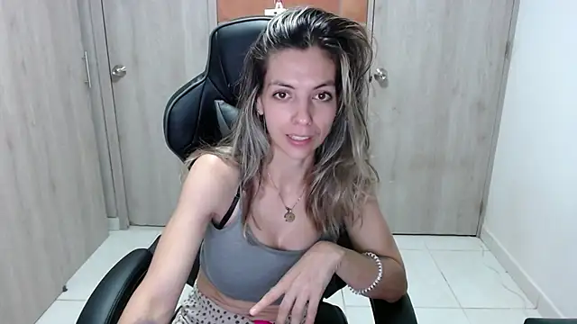 Snapshot of Princezzlove3 chatting on March 2025 01:35:01 AM Princezzlove3 online show from March 2025 01:35:01 AM