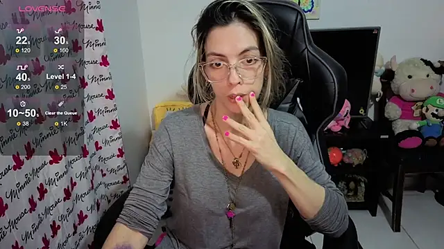 Snapshot of Princezzlove3 chatting on October 2025 12:05:02 AM Princezzlove3 online show from October 2025 12:05:02 AM