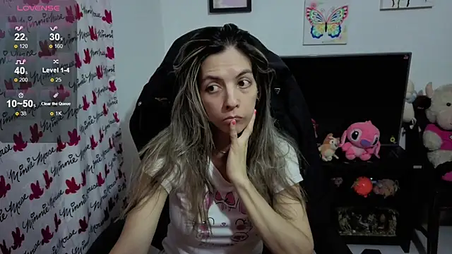 Snapshot of Princezzlove3 chatting on October 2025 12:30:01 AM Princezzlove3 online show from October 2025 12:30:01 AM