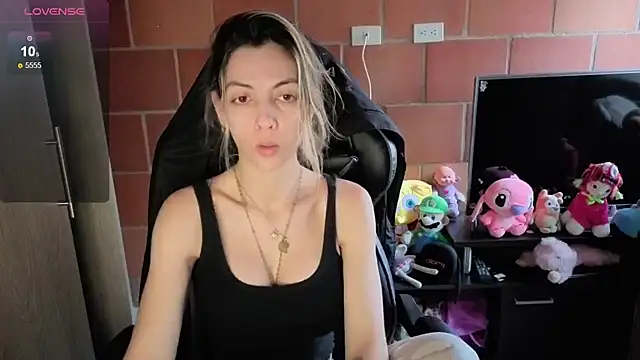 Snapshot of Princezzlove3 chatting on October 2025 01:42:02 PM Princezzlove3 online show from October 2025 01:42:02 PM