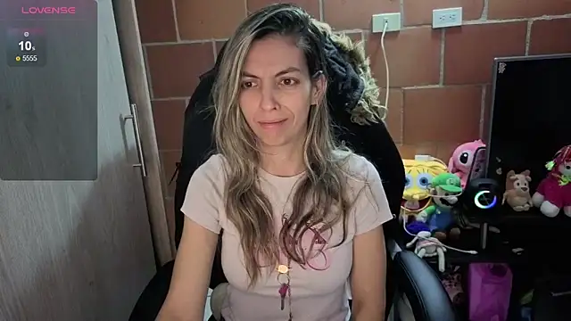 Snapshot of Princezzlove3 chatting on October 2025 12:13:01 AM Princezzlove3 online show from October 2025 12:13:01 AM