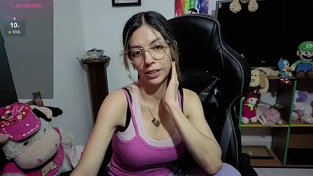 Snapshot of Princezzlove3 chatting on October 2025 02:52:01 AM Princezzlove3 online show from October 2025 02:52:01 AM