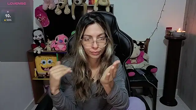 Snapshot of Princezzlove3 chatting on November 2025 02:28:02 AM Princezzlove3 online show from November 2025 02:28:02 AM