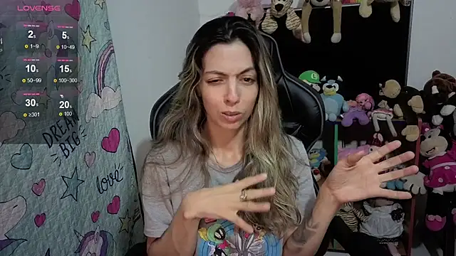 Snapshot of Princezzlove3 chatting on November 2025 12:32:01 AM Princezzlove3 online show from November 2025 12:32:01 AM