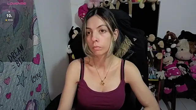 Snapshot of Princezzlove3 chatting on November 2025 12:24:02 AM Princezzlove3 online show from November 2025 12:24:02 AM