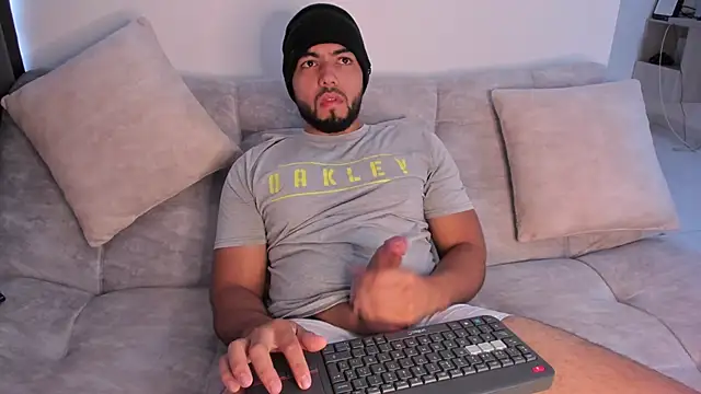 arturguy00 online show from February 2025 04:35:01 PM