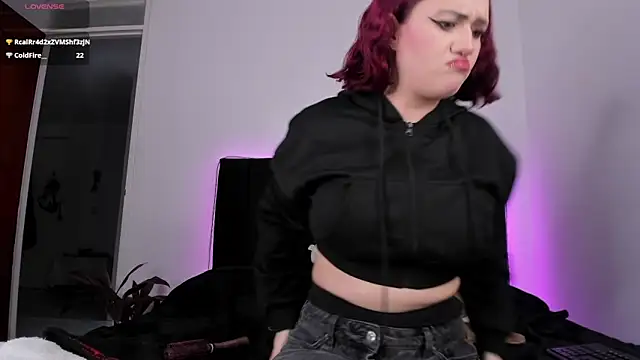 Snapshot of raven__white1 chatting on February 2025 03:43:02 AM raven  white1 online show from February 2025 03:43:02 AM