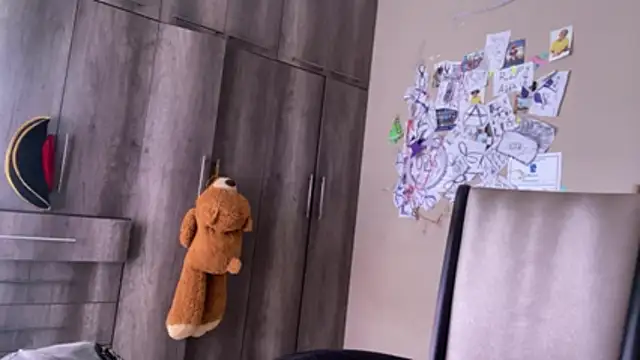 Snapshot of snotLoud chatting on April 2026 11:23:01 AM snotLoud online show from April 2026 11:23:01 AM