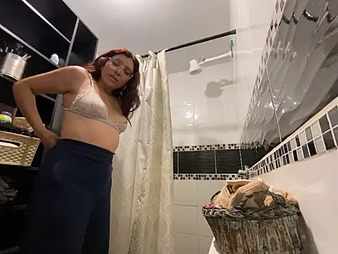 Snapshot of MartinaSooler chatting on February 2025 12:05:02 AM MartinaSooler online show from February 2025 12:05:02 AM