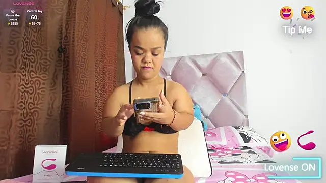 Snapshot of AnieRey chatting on October 2025 08:44:01 PM AnieRey online show from October 2025 08:44:01 PM