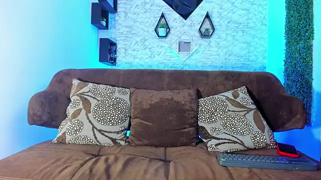 Thomass conor online show from December 2025 08:37:02 PM