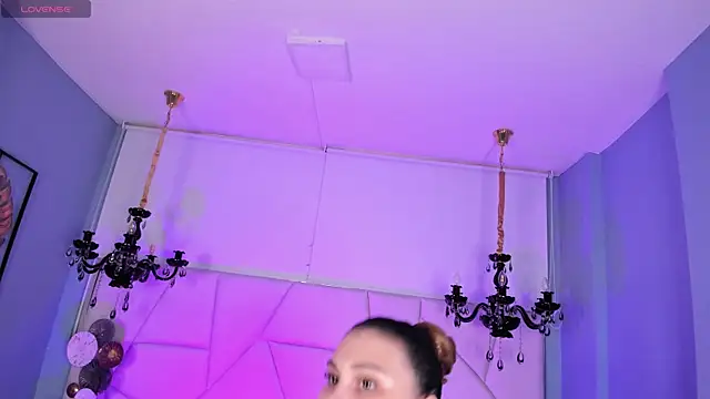 Snapshot of Aitana_Hilton_ chatting on October 2025 11:57:02 AM Aitana Hilton online show from October 2025 11:57:02 AM