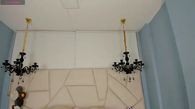 Aitana Hilton  online show from November 2025 11:34:01 AM