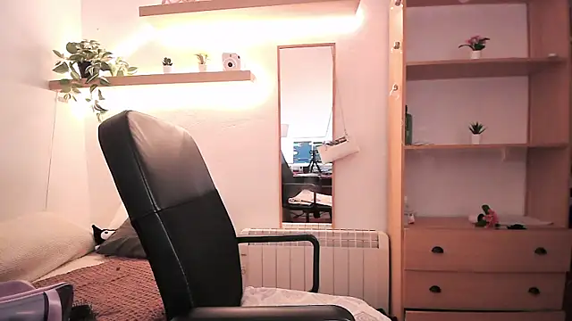 Snapshot of SabrinaSpell_ chatting on April 2026 05:39:01 PM SabrinaSpell online show from April 2026 05:39:01 PM