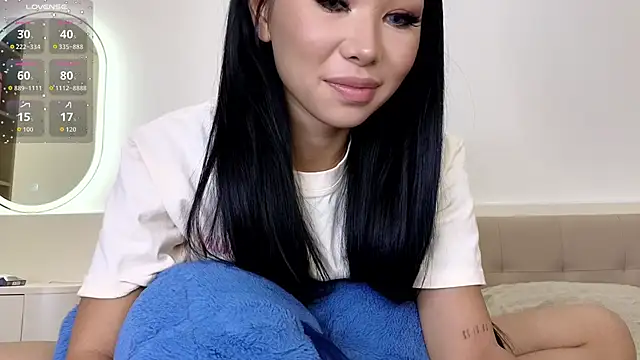 Snapshot of asianqueeny chatting on May 2026 07:55:02 PM asianqueeny online show from May 2026 07:55:02 PM
