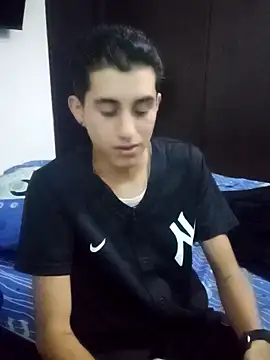 Snapshot of Latinos_2001 chatting on January 2025 12:21:01 PM Latinos 2001 online show from January 2025 12:21:01 PM