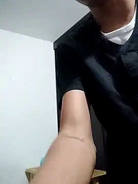 Snapshot of Latinos_2001 chatting on January 2025 10:23:01 PM Latinos 2001 online show from January 2025 10:23:01 PM