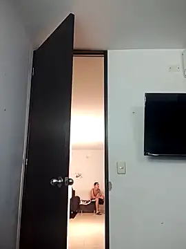 Snapshot of Latinos_2001 chatting on January 2025 12:04:02 PM Latinos 2001 online show from January 2025 12:04:02 PM