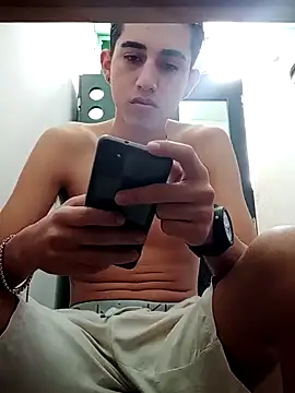 Snapshot of Latinos_2001 chatting on January 2025 01:00:01 PM Latinos 2001 online show from January 2025 01:00:01 PM