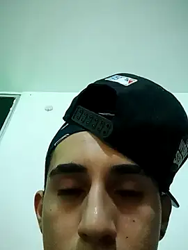 Snapshot of Latinos_2001 chatting on January 2025 08:24:01 PM Latinos 2001 online show from January 2025 08:24:01 PM