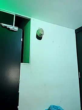 Snapshot of Latinos_2001 chatting on January 2025 03:09:01 AM Latinos 2001 online show from January 2025 03:09:01 AM