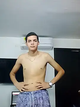 Snapshot of Latinos_2001 chatting on January 2025 03:09:01 PM Latinos 2001 online show from January 2025 03:09:01 PM