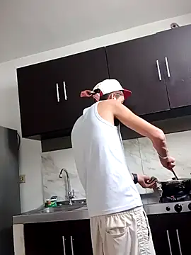 Snapshot of Latinos_2001 chatting on January 2025 06:13:01 PM Latinos 2001 online show from January 2025 06:13:01 PM