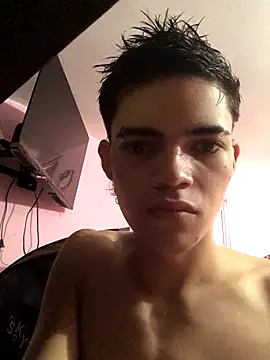 Snapshot of Latinos_2001 chatting on October 2025 01:47:02 PM Latinos 2001 online show from October 2025 01:47:02 PM