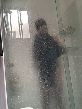 Snapshot of Latinos_2001 chatting on December 2025 01:16:02 PM Latinos 2001 online show from December 2025 01:16:02 PM