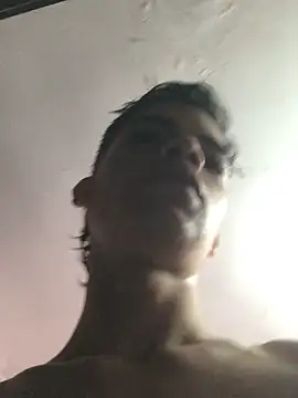 Snapshot of Latinos_2001 chatting on December 2025 01:20:02 PM Latinos 2001 online show from December 2025 01:20:02 PM