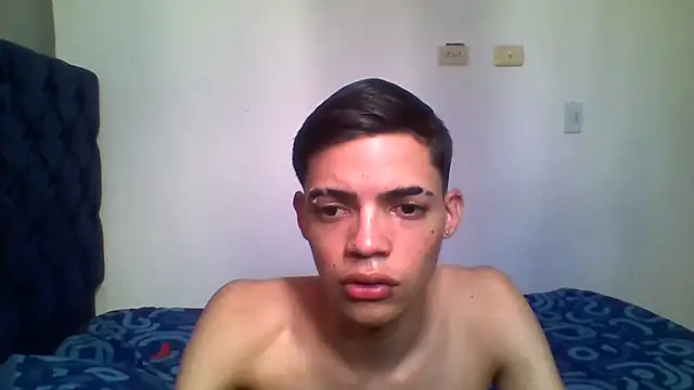 Snapshot of Latinos_2001 chatting on April 2026 04:53:02 PM Latinos 2001 online show from April 2026 04:53:02 PM